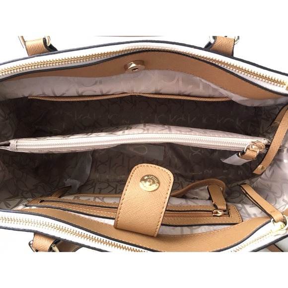 ❌❌SOLD❌❌Calvin Klein Unique Handbag - Picture 4 of 7